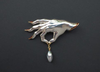 Hand_Brooch